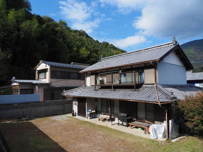 四国旅行のhub拠点 古民家ゲストハウス Heso Camp Miyoshi  Exterior foto
